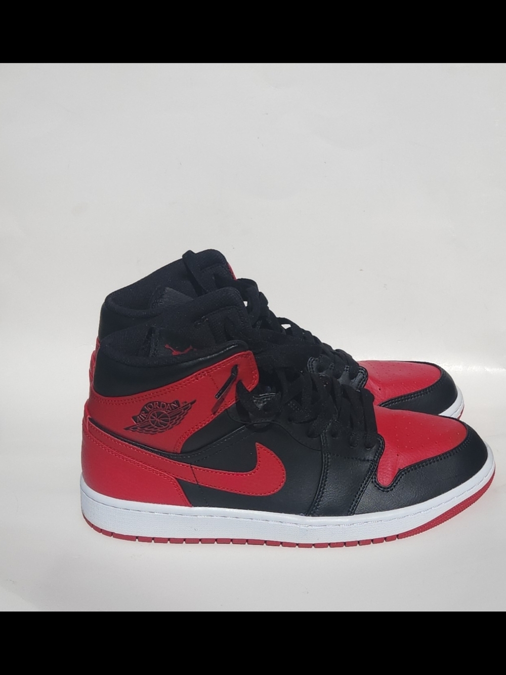 Air Jordan 1 Mid in Black/Red